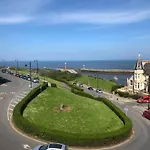 بيت ضيافة Lavinia House ويتبي