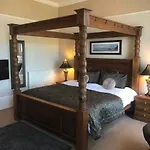 Lavinia House 4*