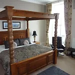 Lavinia House 4* ويتبي