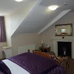Lavinia House 4* ويتبي